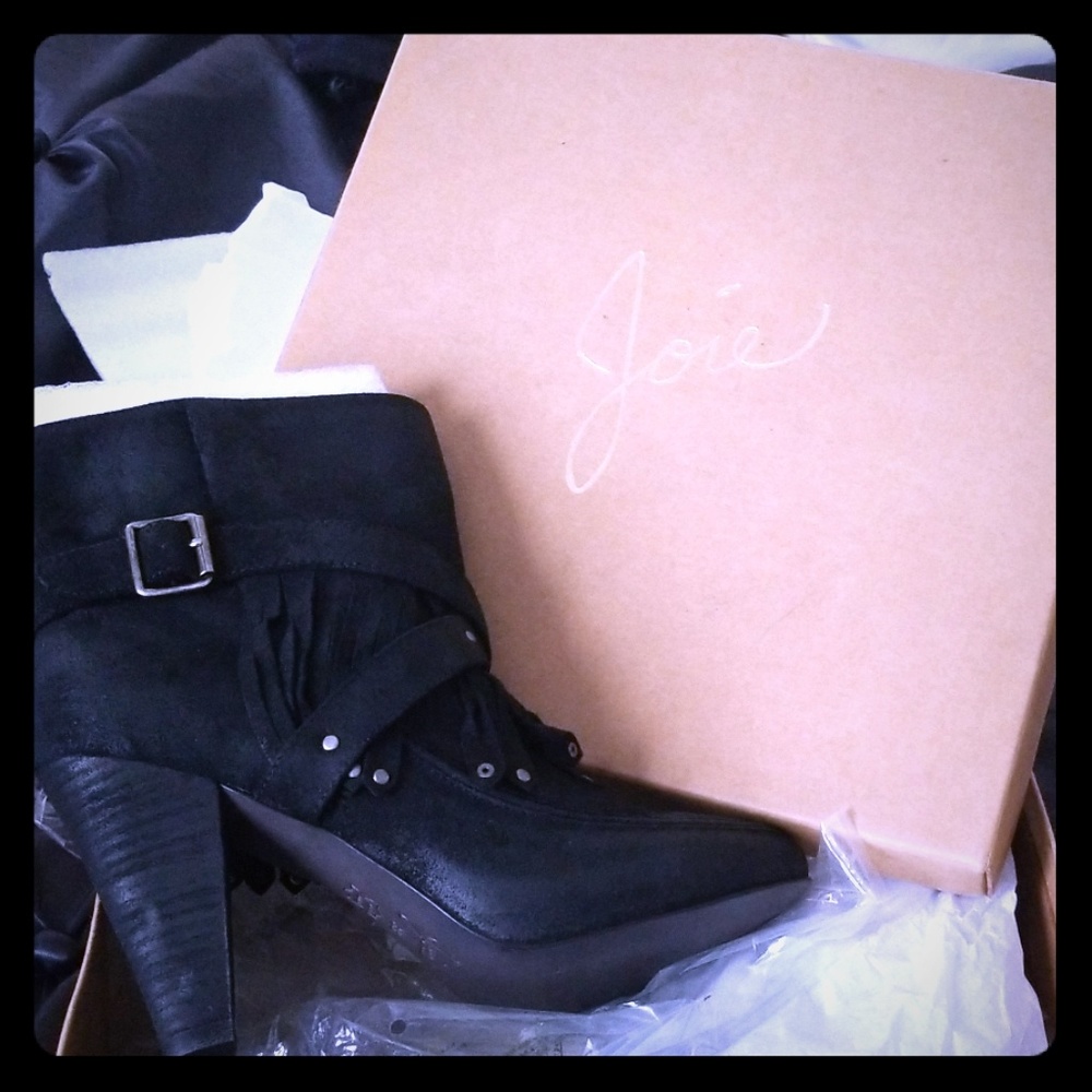 Joie Boots, "Born to Run"
